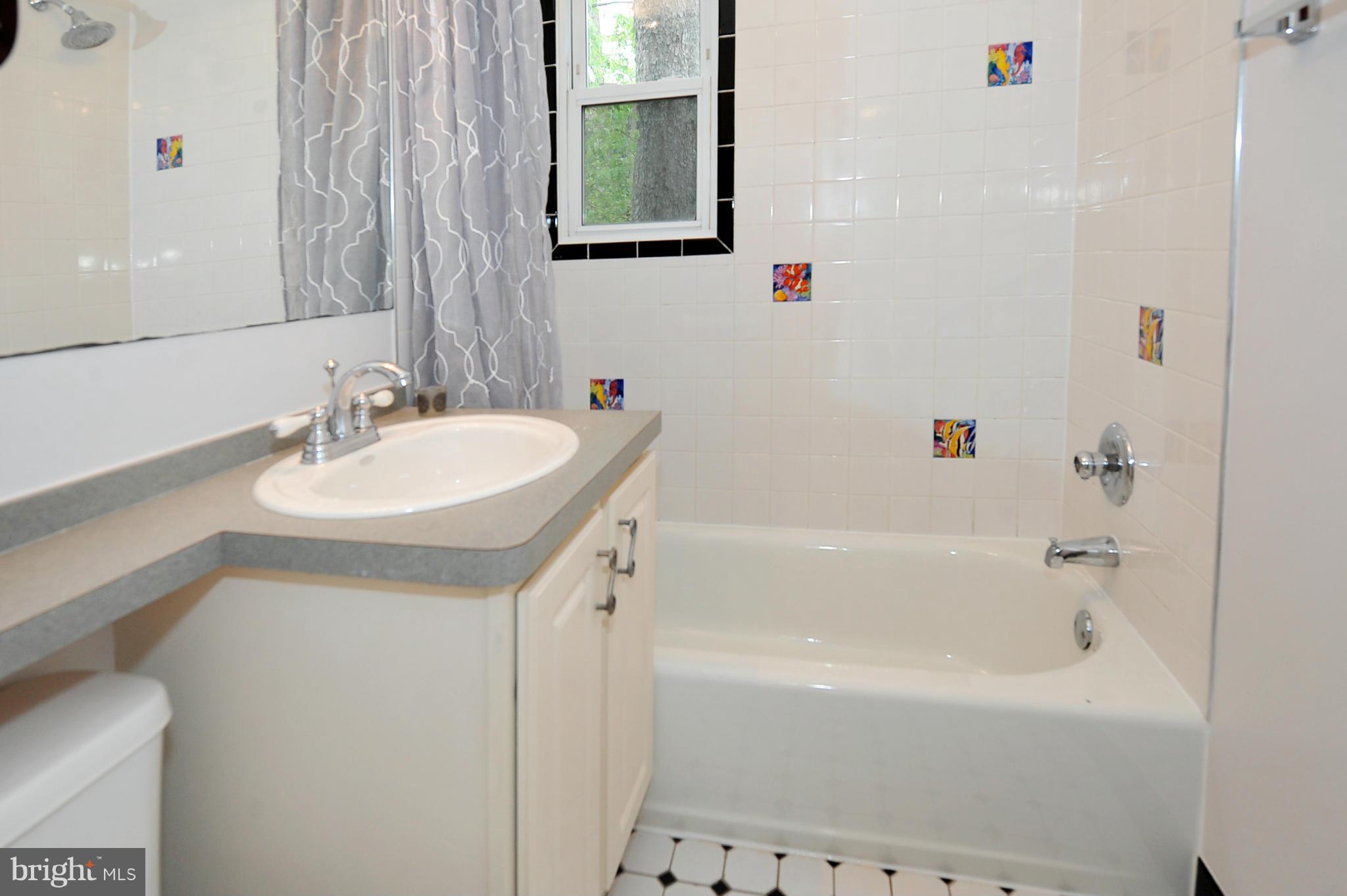 36 East Reed Avenue Alexandria, VA 22305 - Photo 8 of 18 Bath