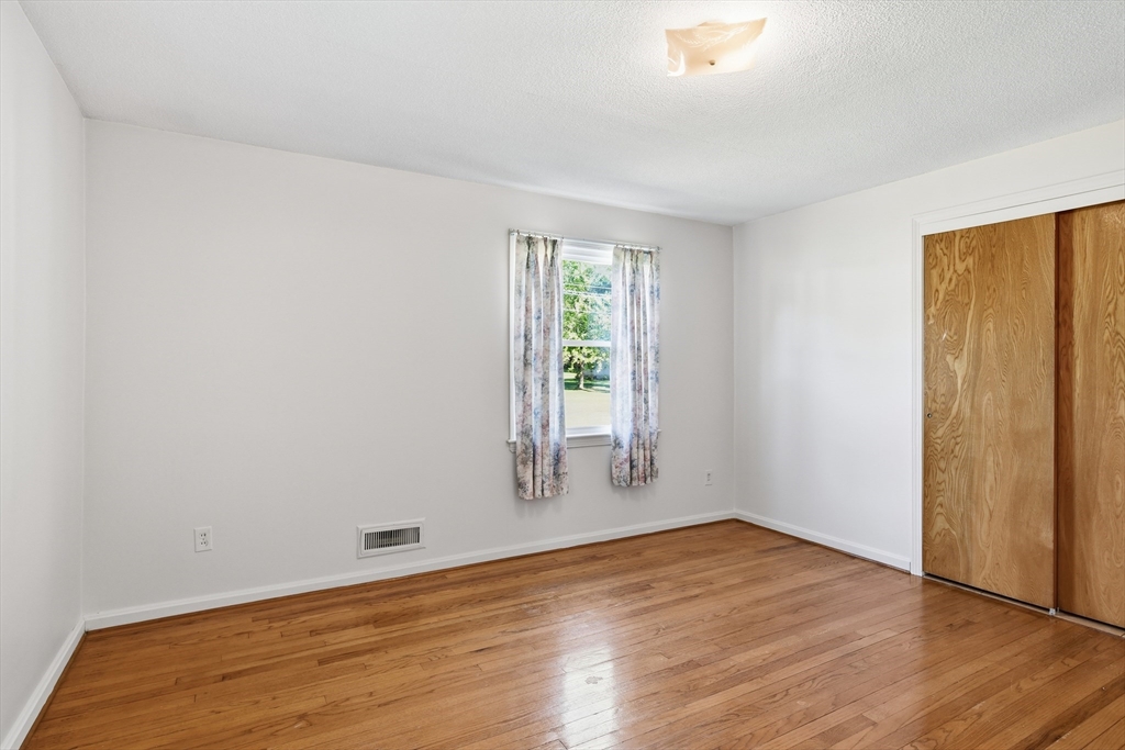 315 Porter Road East Longmeadow, MA 01028 - Photo 14 of 39