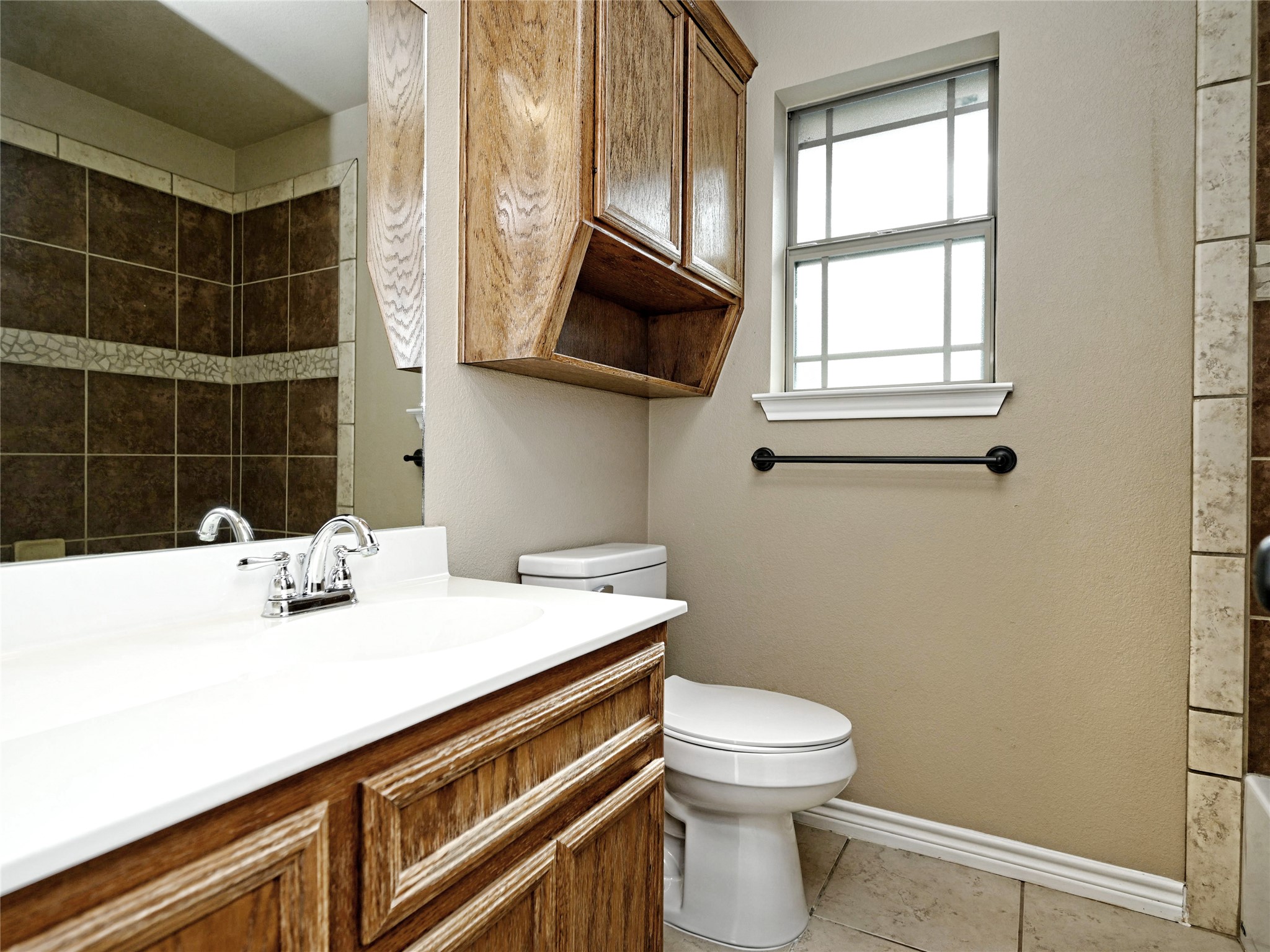 224 Geode Lane Jarrell, TX 76537 - Photo 31 of 36 2nd Full bathroom