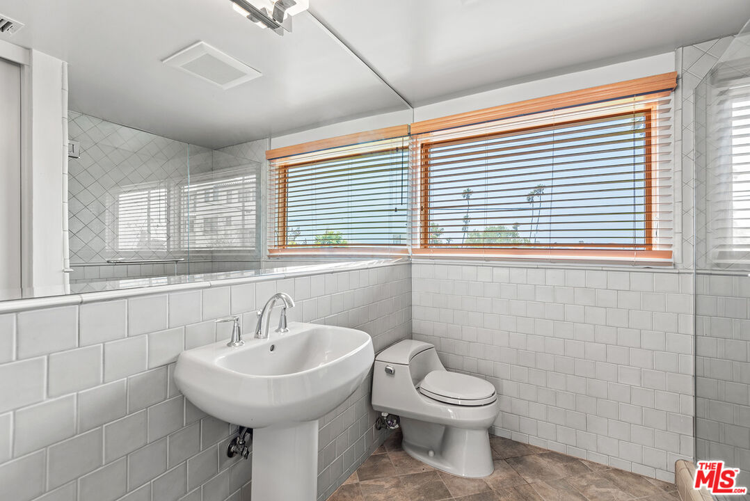 7220 Rindge Avenue Playa del Rey, CA 90293 - Photo 29 of 53 a bathroom with a sink a toilet and a mirror