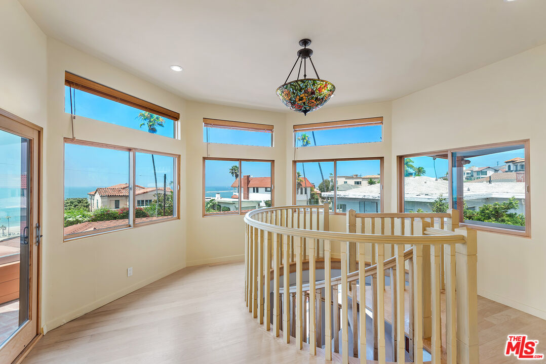7220 Rindge Avenue Playa del Rey, CA 90293 - Photo 38 of 53 a view of a interior of the house