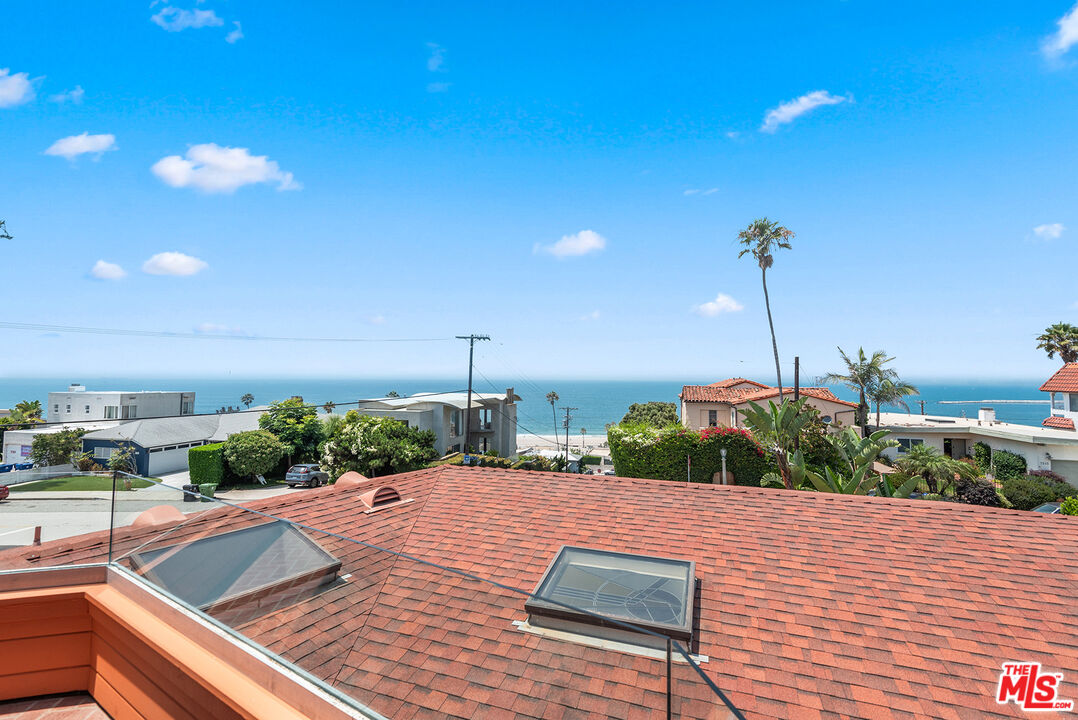 7220 Rindge Avenue Playa del Rey, CA 90293 - Photo 45 of 53 a view of a terrace