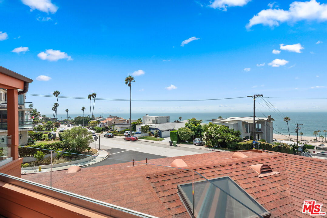 7220 Rindge Avenue Playa del Rey, CA 90293 - Photo 46 of 53 a outdoor view with a sitting space