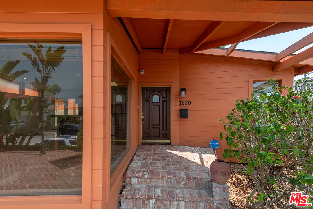 7220 Rindge Avenue Playa del Rey, CA 90293 - Photo 6 of 53 a entryway view with a outdoor space