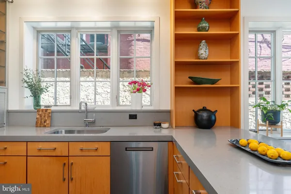 $2,150,000 | 632 Spruce Street, Philadelphia, PA 19106
