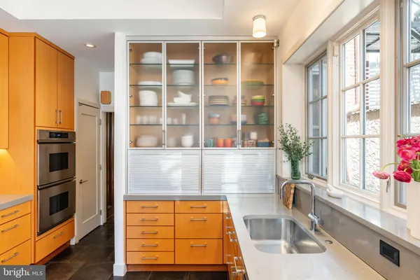 $2,150,000 | 632 Spruce Street, Philadelphia, PA 19106