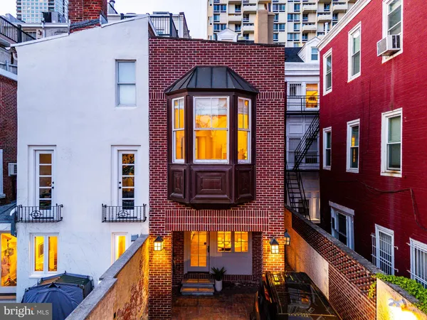 $2,150,000 | 632 Spruce Street, Philadelphia, PA 19106