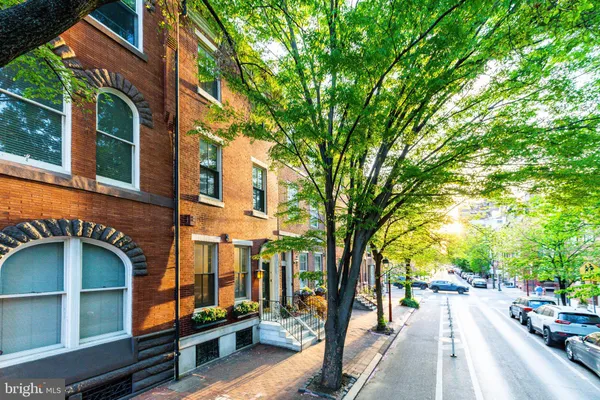 $2,150,000 | 632 Spruce Street, Philadelphia, PA 19106