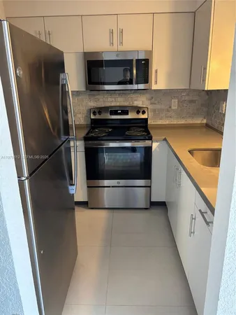 $1,550 | 1449 North 14th Way, Unit 103, Hollywood, FL 33020