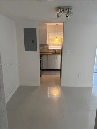 $1,550 | 1449 North 14th Way, Unit 103, Hollywood, FL 33020