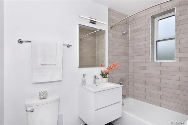 $3,000 | 651 W Boulevard, Unit 2B, Pelham, NY 10803