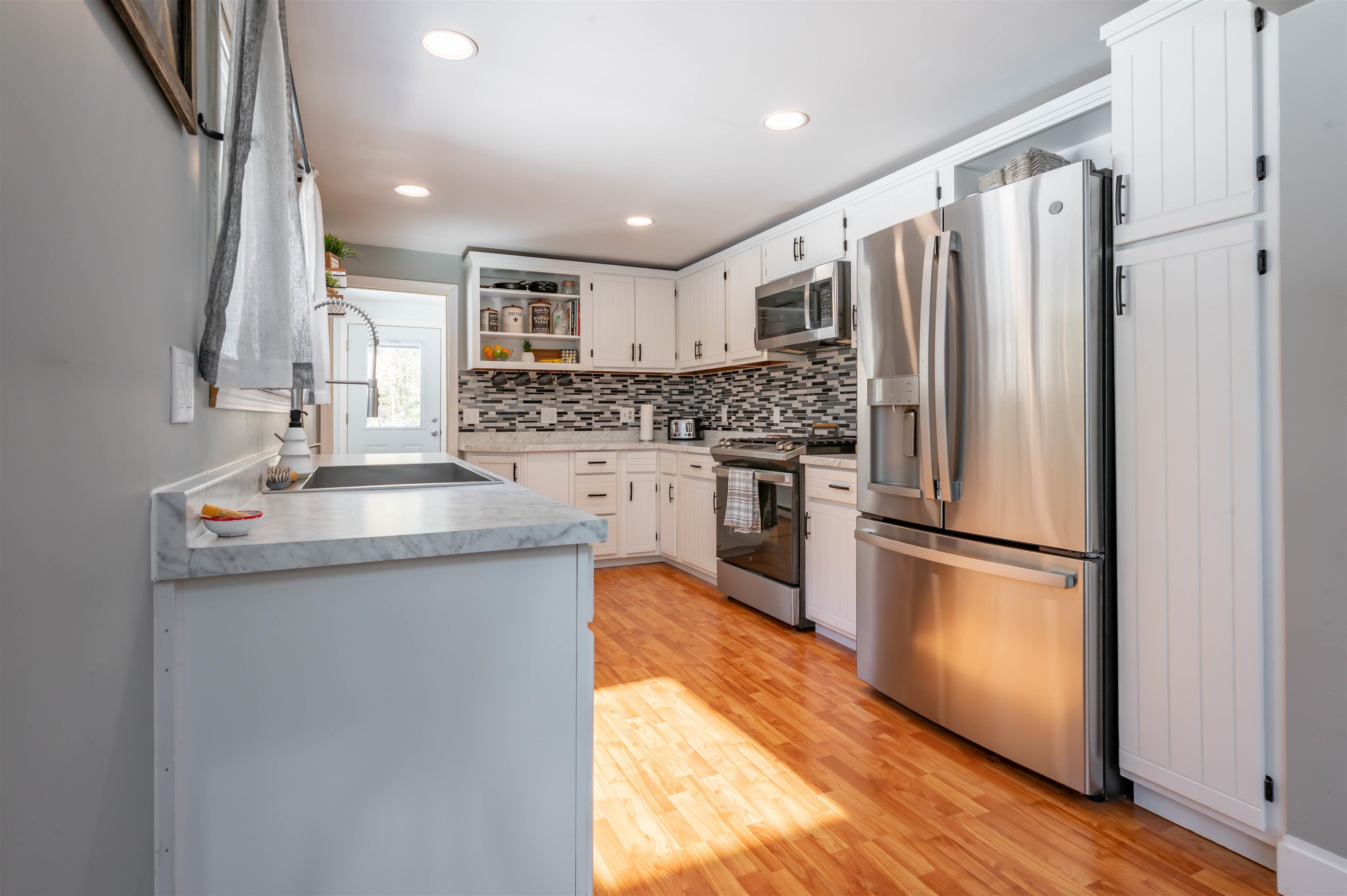 43 New Boston Road Amherst, NH 03031 - Photo 5 of 36
