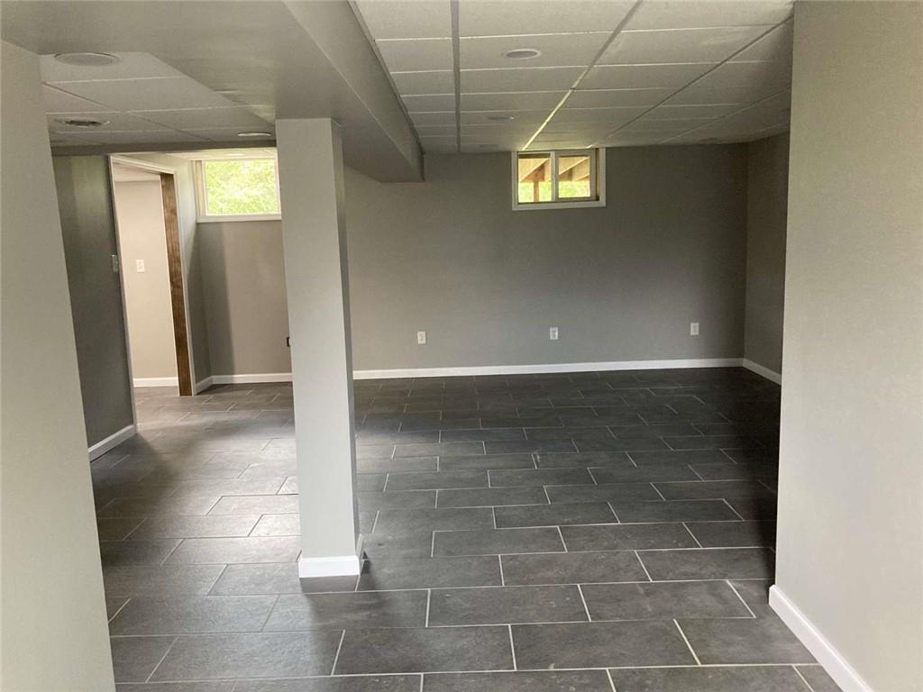 914 Logan Road Tarentum, PA 15084 - Photo 3 of 25