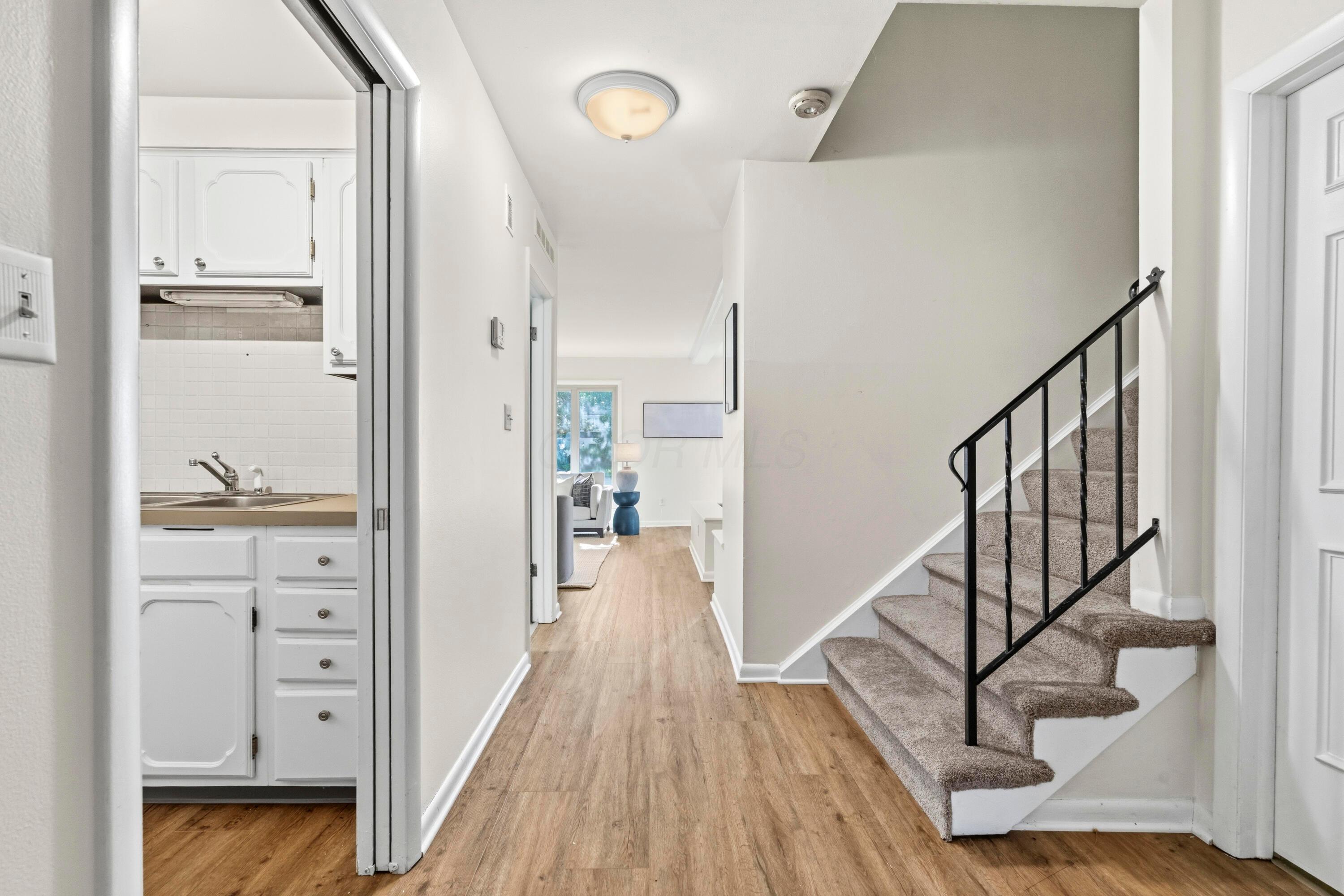 3600 Reed Road, Unit 4 Upper Arlington, OH 43220 - Photo 12 of 42 Hallway