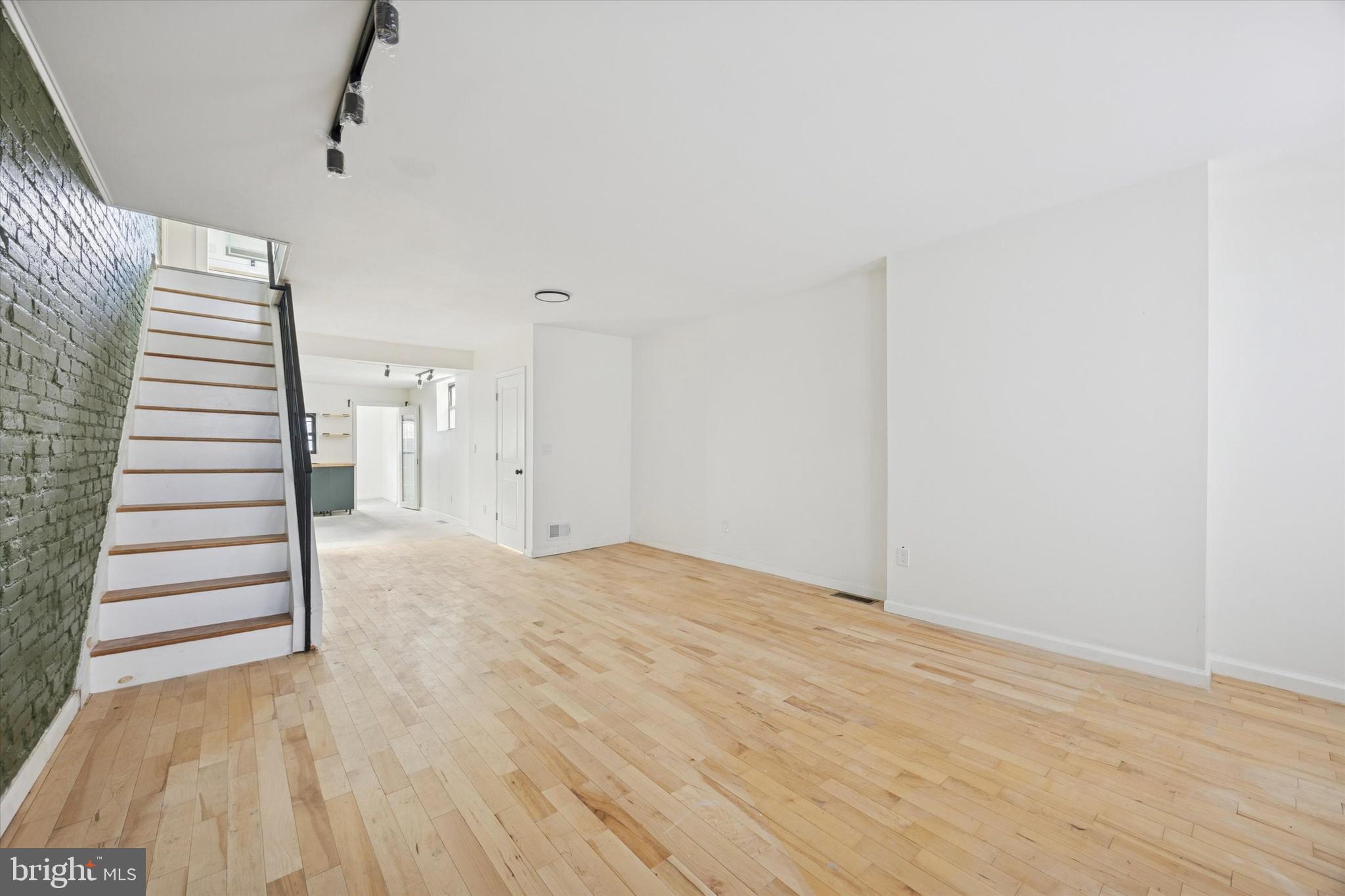 1253 South 32nd Street Philadelphia, PA 19146 - Photo 2 of 25 Living room