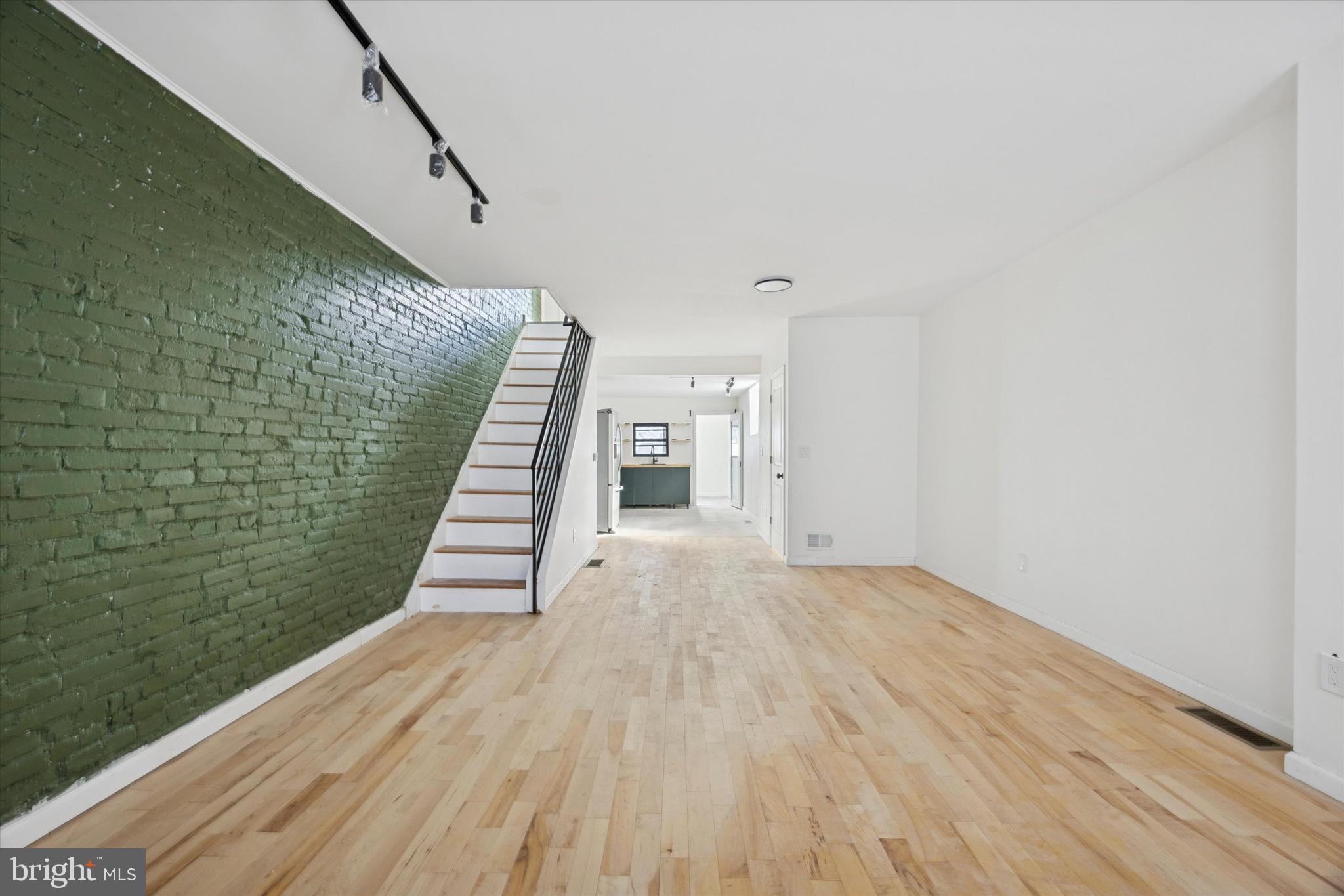 1253 South 32nd Street Philadelphia, PA 19146 - Photo 3 of 25 Spacious Living room