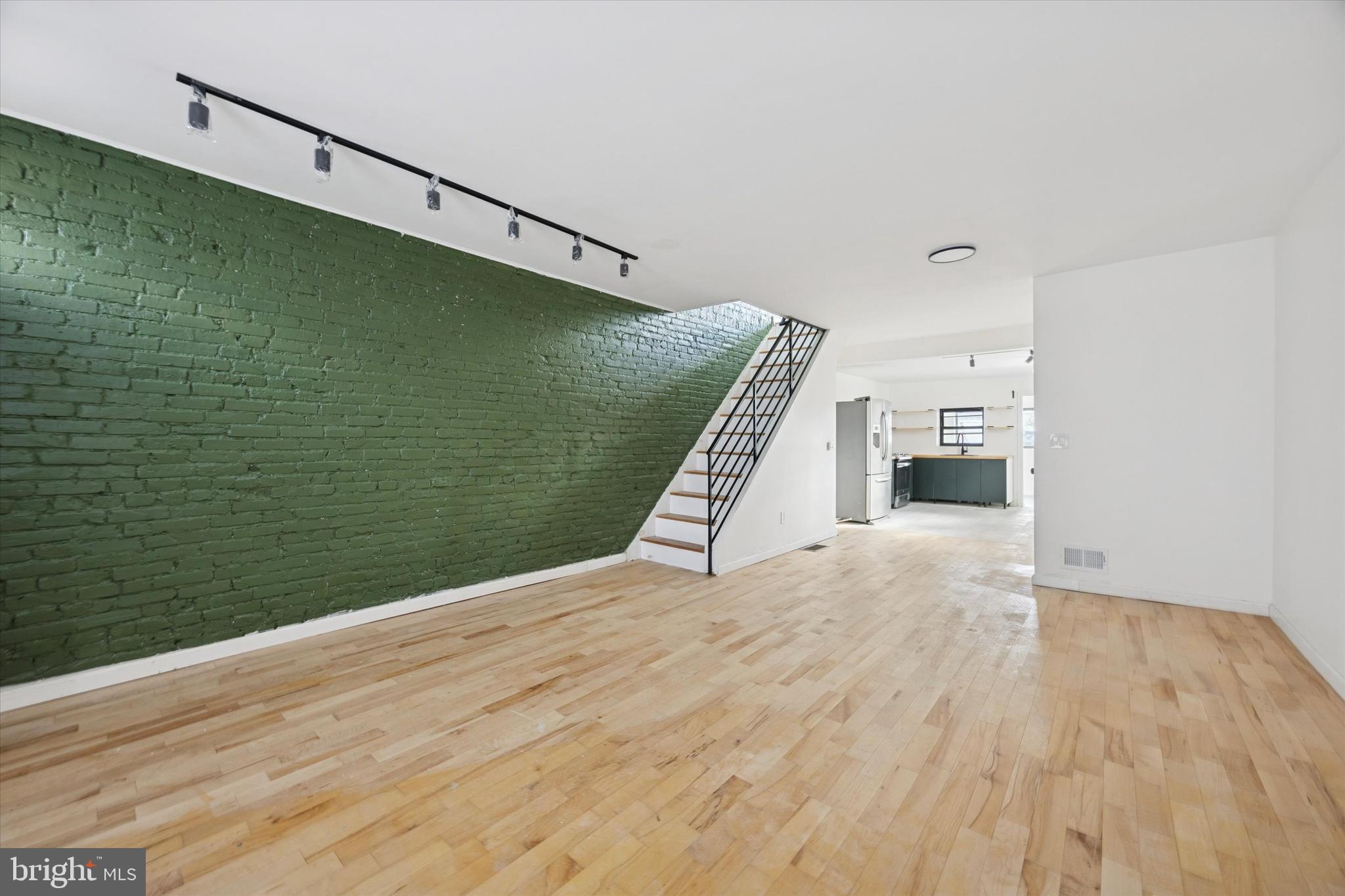 1253 South 32nd Street Philadelphia, PA 19146 - Photo 4 of 25 Spacious Living room