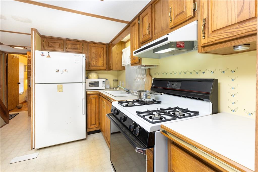 2675 Lakeview Road Confluence, PA 15424 - Photo 8 of 25 a kitchen with a stove a refrigerator and a stove