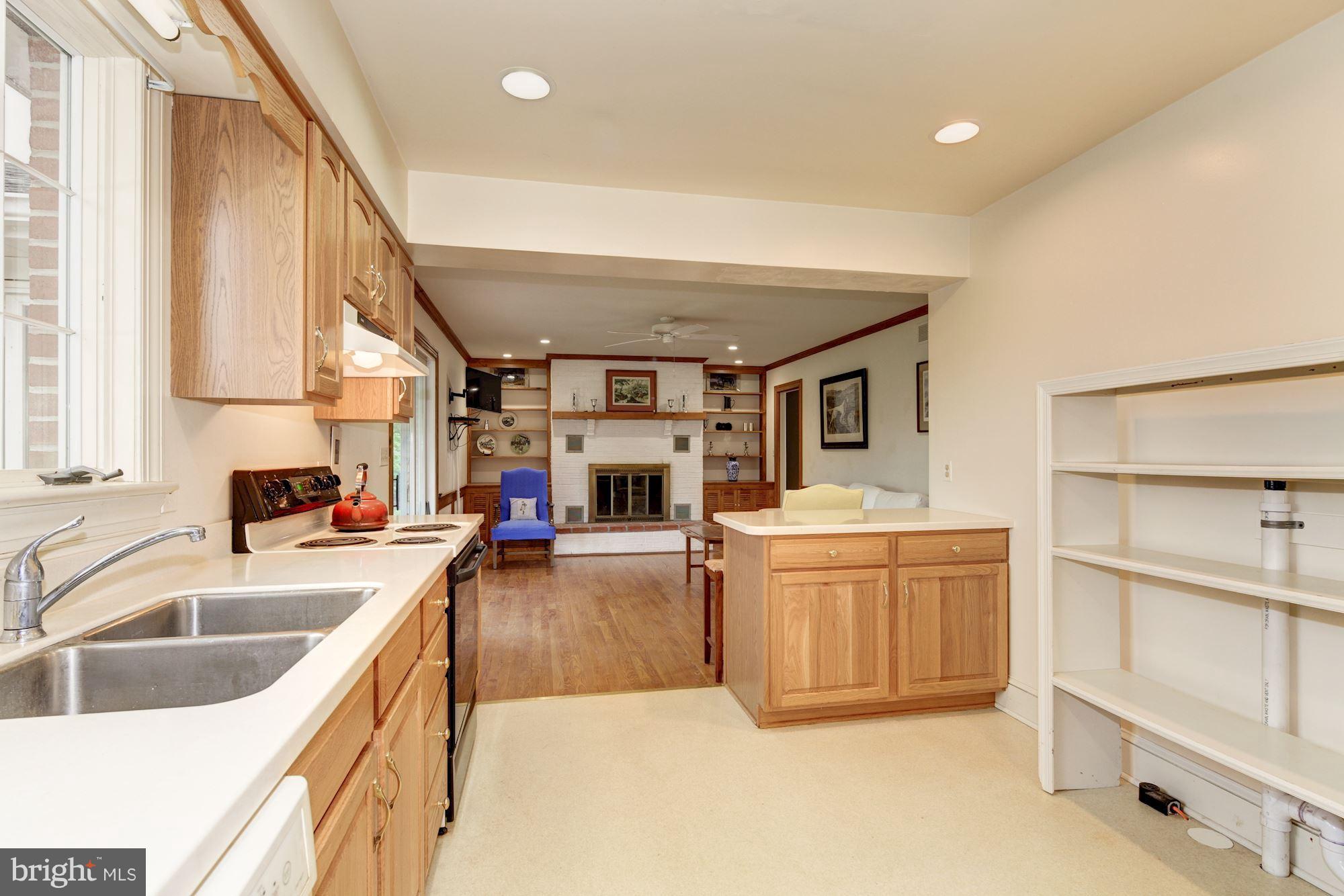 4924 Old Quarter Road Upperco, MD 21155 - Photo 7 of 28 Kitchen