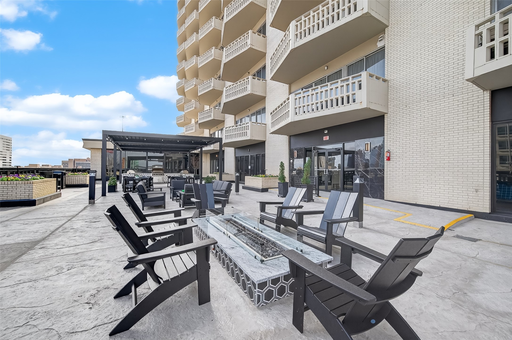 2016 Main Street, Unit 3 Houston, TX 77002 - Photo 28 of 36 Outdoor Seating