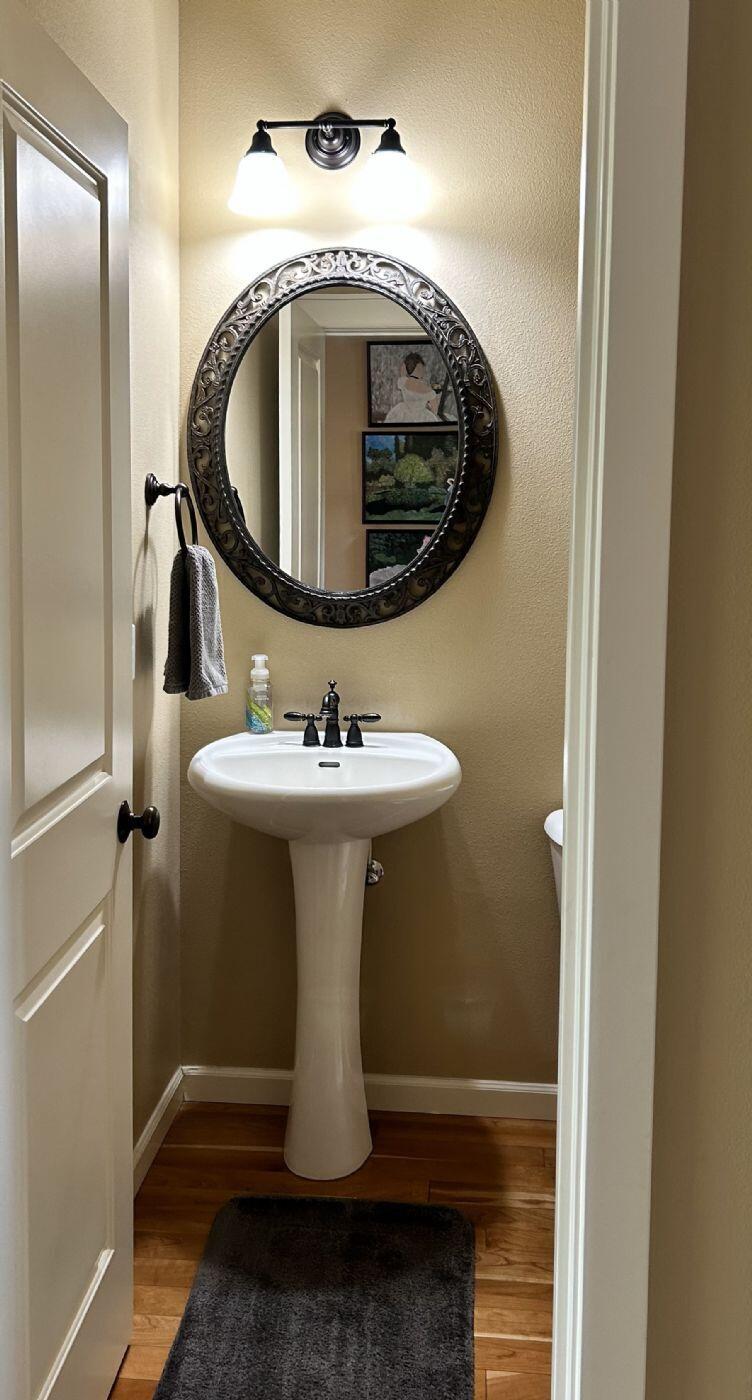 61276 Splendor Lane Bend, OR 97702 - Photo 13 of 40 Half Bath 10