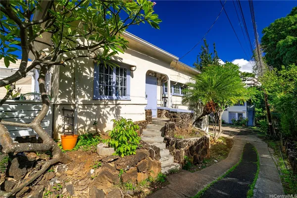 $1,600,000 | 3110 Waialae Avenue, Honolulu, HI 96816