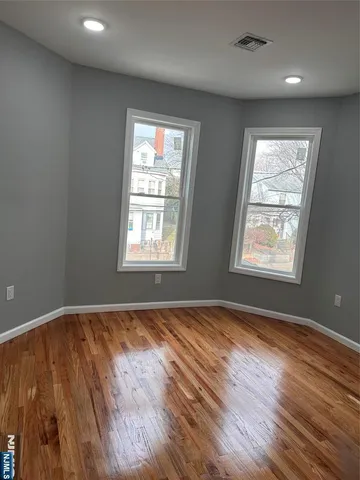 $2,600 | 22 Knickerbocker Avenue, Paterson, NJ 07503