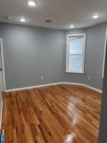 $2,600 | 22 Knickerbocker Avenue, Paterson, NJ 07503