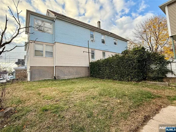 $2,600 | 140 Westervelt Avenue, Unit 1, Hawthorne, NJ 07506