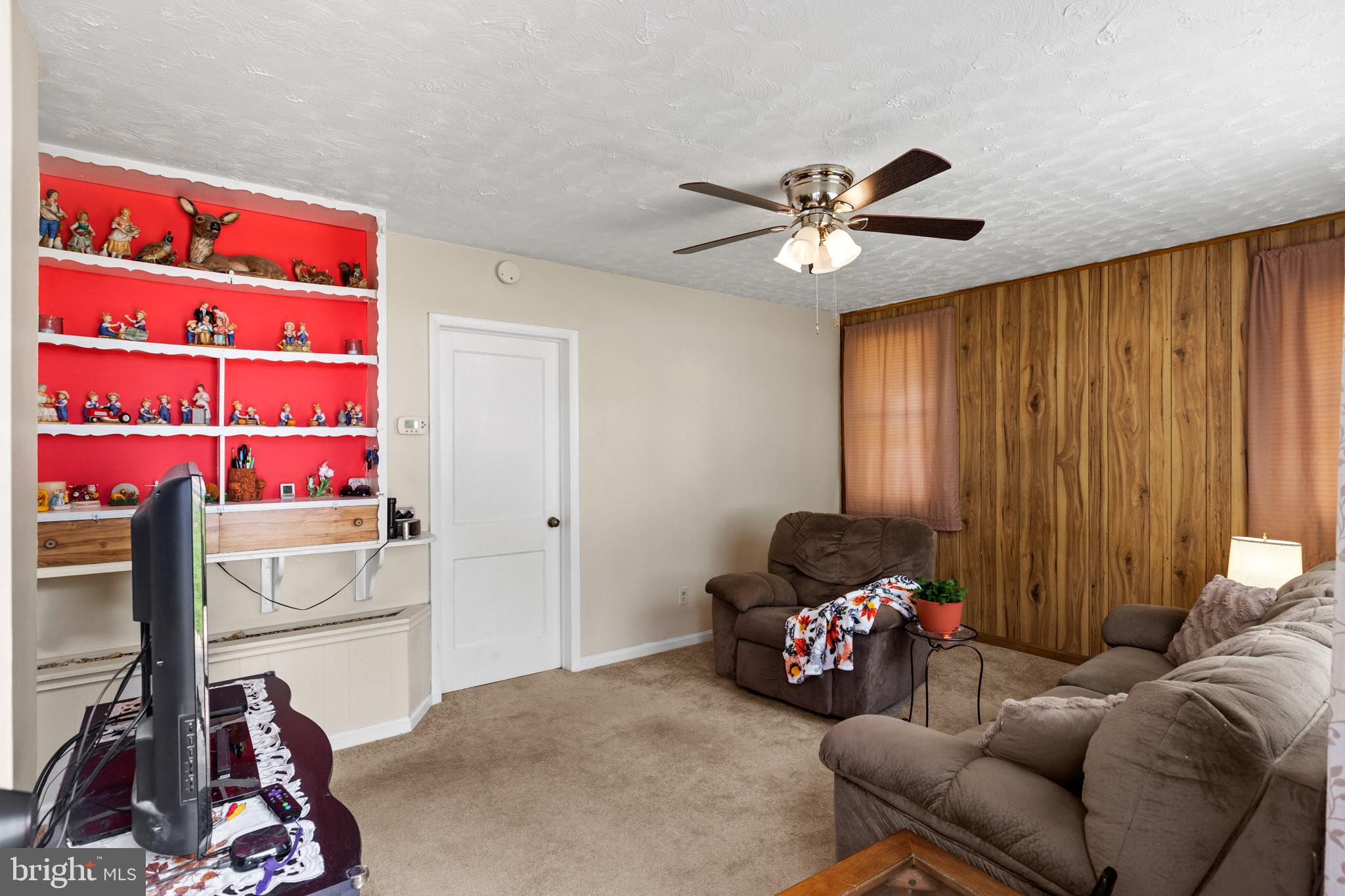 7703 Emerson Road Hyattsville, MD 20784 - Photo 10 of 32 Living Room