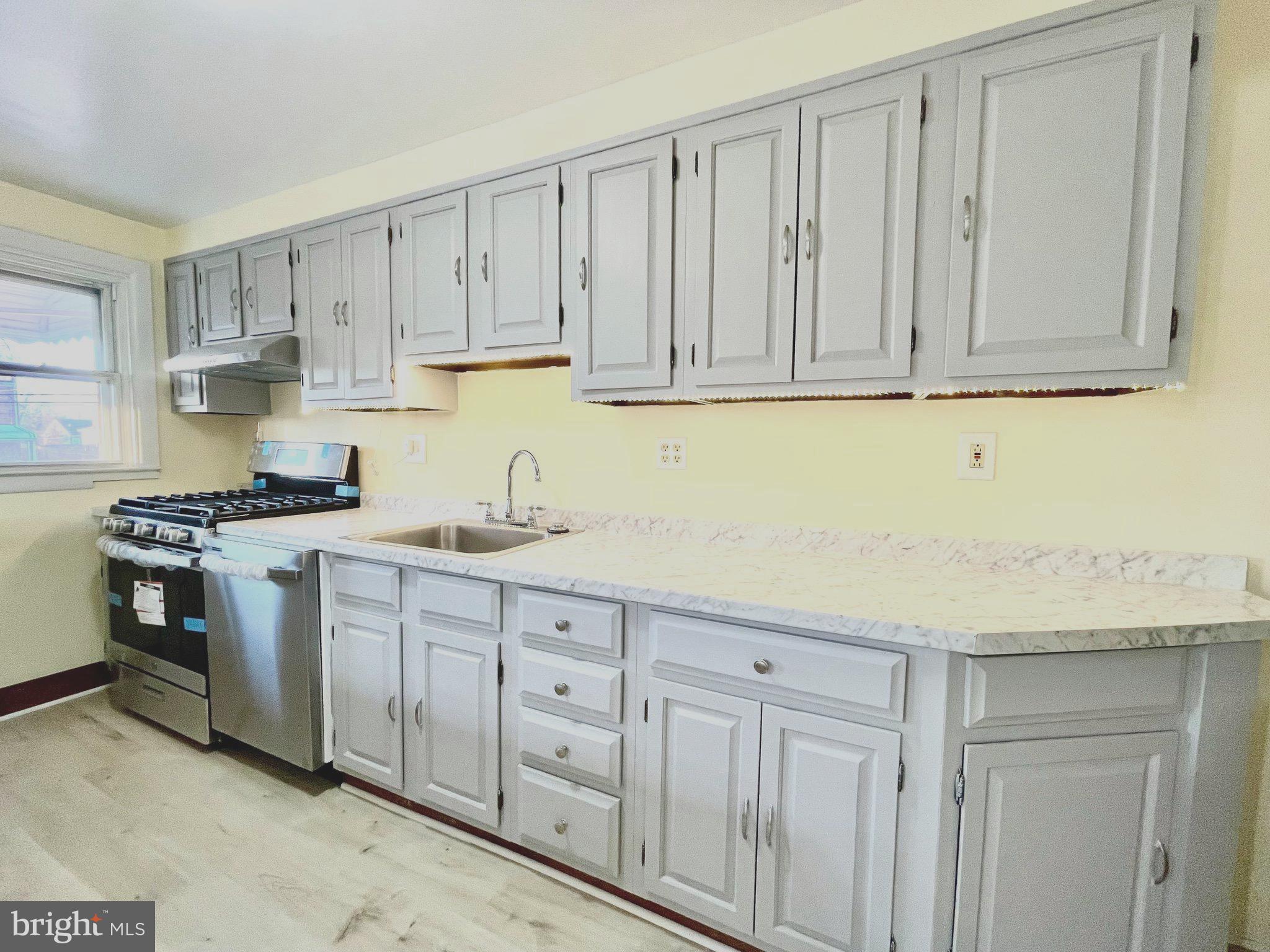 3646 Clarenell Road Baltimore, MD 21229 - Photo 8 of 38 Kitchen