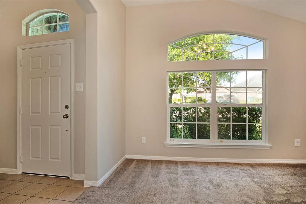 127 Rodeo Drive Manvel, TX 77578 - Photo 5 of 14 an empty room with window