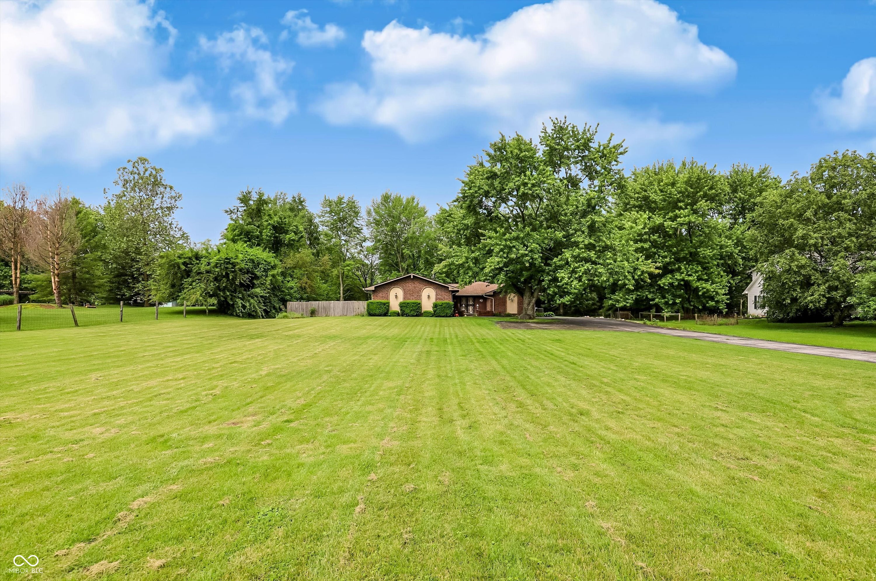 8916 South Franklin Road Indianapolis, IN 46259 - Photo 2 of 53