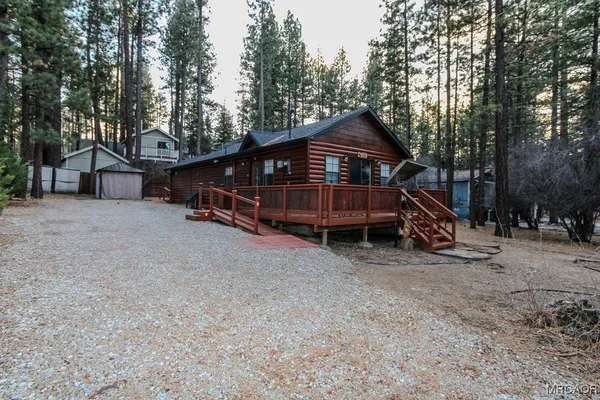 $1,695 | 404 West Rainbow Boulevard, Big Bear City, CA 92314