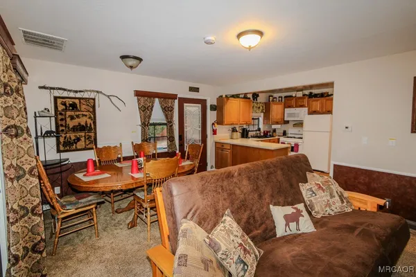 $1,695 | 404 West Rainbow Boulevard, Big Bear City, CA 92314