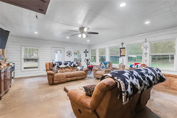 $300,000 | 454 County Road 1485, Bogata, TX 75417
