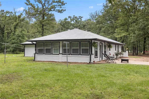 $300,000 | 454 County Road 1485, Bogata, TX 75417