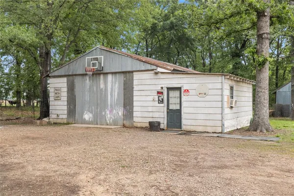 $300,000 | 454 County Road 1485, Bogata, TX 75417