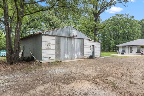 $300,000 | 454 County Road 1485, Bogata, TX 75417