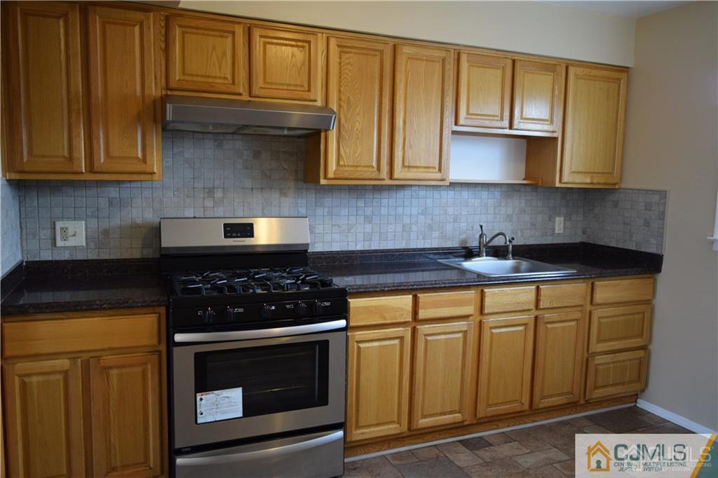 5098 Scott Street Piscataway, NJ 08854 - Photo 9 of 23