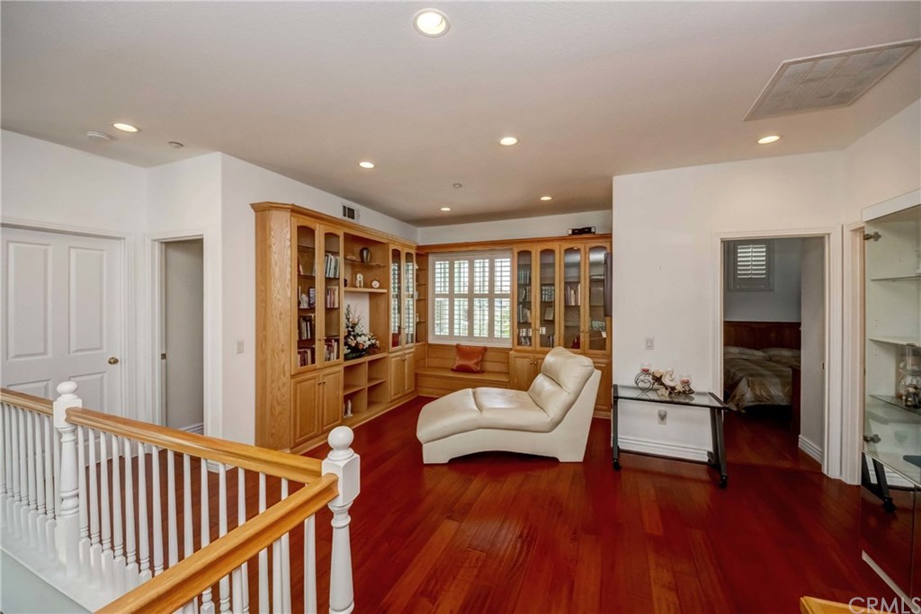 11 Mariner Cove Buena Park, CA 90621 - Photo 29 of 74 Open Library Upstairs