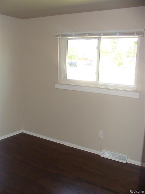 2312 Common Road Warren, MI 48092 - Photo 13 of 26