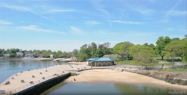 $7,600 | 25 Winchester Ovl, New Rochelle, NY 10805