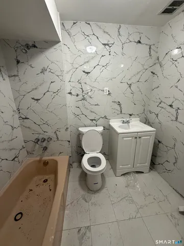 $2,500 | 240 Madison Avenue, Unit 2, Bridgeport, CT 06604