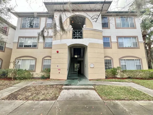 $1,350 | 17110 Carrington Park Drive, Unit 826, Tampa, FL 33647
