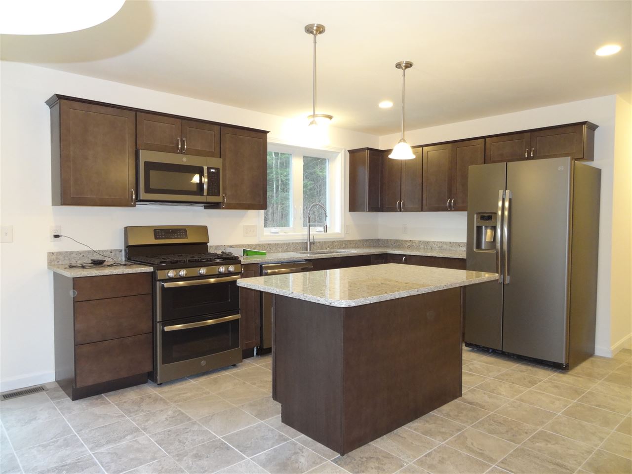 130 Falcon Ridge Road, Unit 35 Milford, NH 03055 - Photo 3 of 39