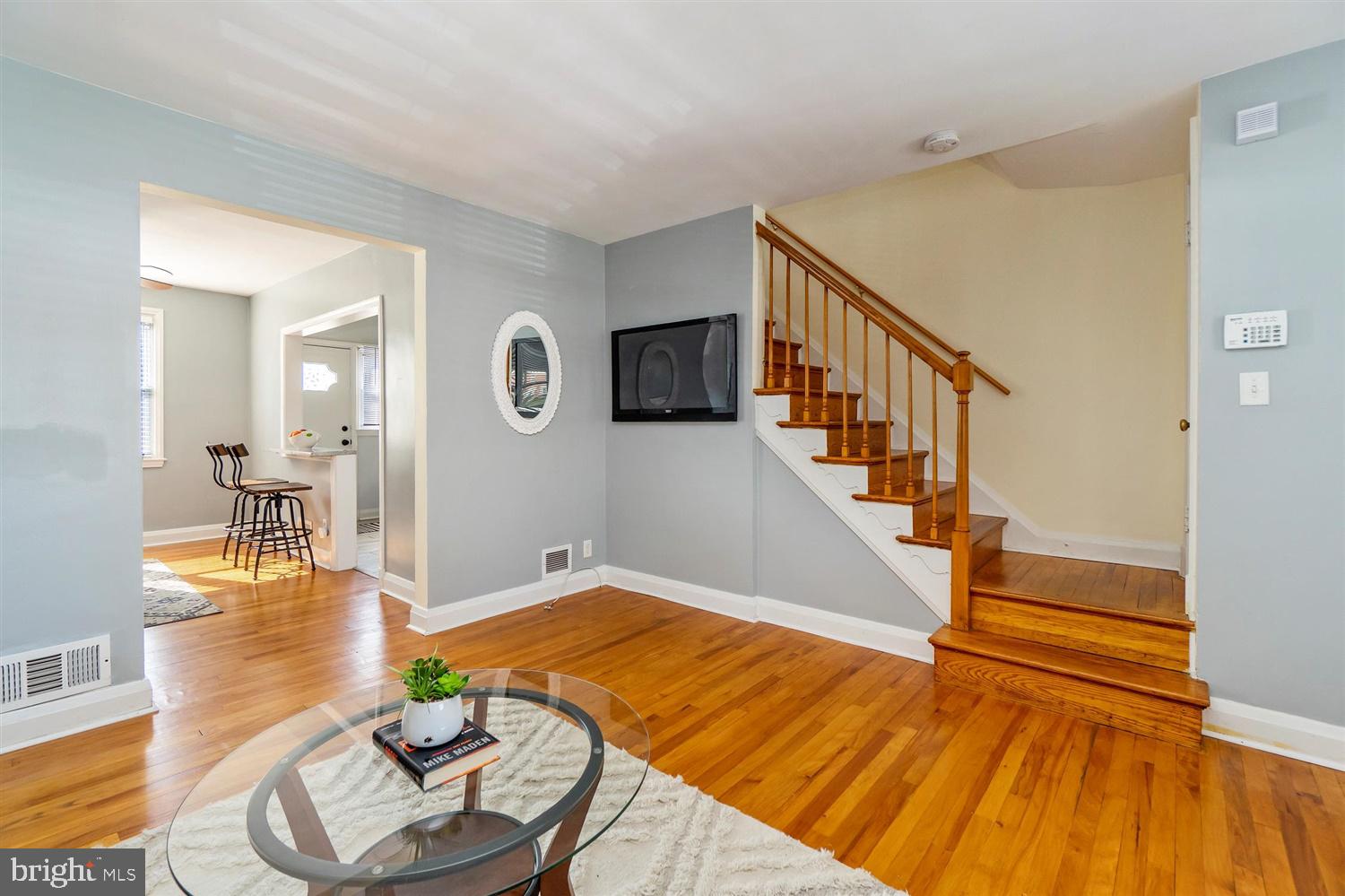 8656 Black Oak Road Baltimore, MD 21234 - Photo 8 of 32 Living Room