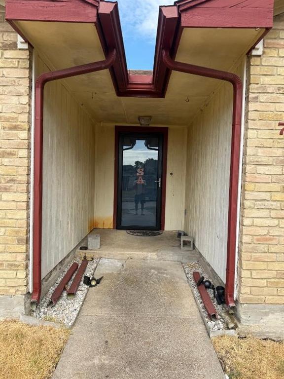 705 Angle Ridge Circle Garland, TX 75043 - Photo 2 of 39 Gallery Image 2