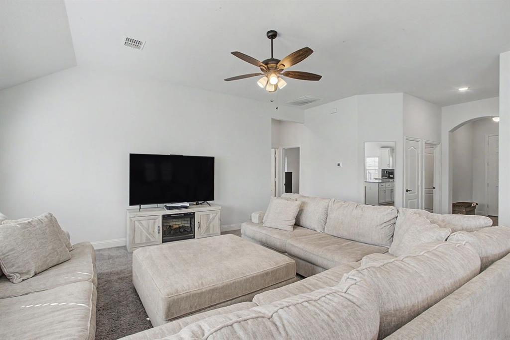 1004 Deer Rdg Drive Crowley, TX 76036 - Photo 5 of 37