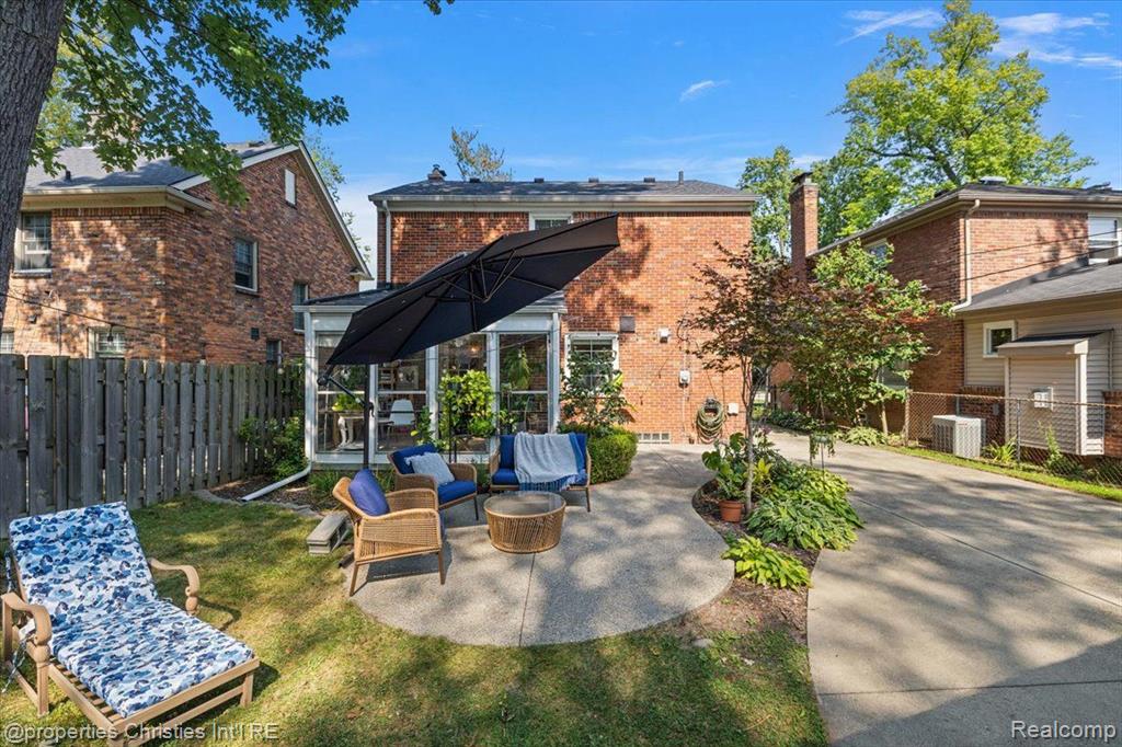 1683 Severn Road Grosse Pointe Woods, MI 48236 - Photo 36 of 47